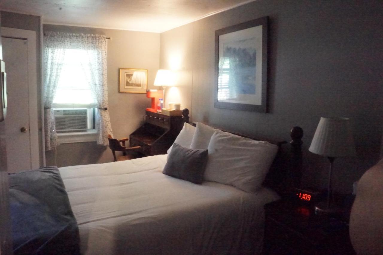 The Frogtown Inn Canadensis Exterior foto